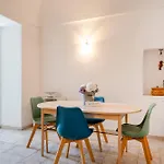 Guesthost - Casa Elda - A Few Steps From The Historic Center Διαμέρισμα