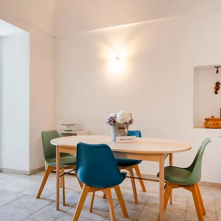 Guesthost - Casa Elda - A Few Steps From The Historic Center Appartamento