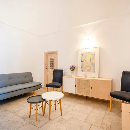 Guesthost - Casa Elda - A Few Steps From The Historic Center דירה *